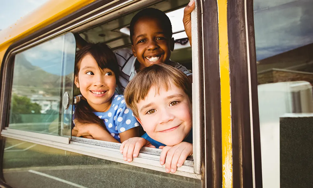 servizio-scuolabus-con-noleggio-pullman-per-trasporti-scolastici